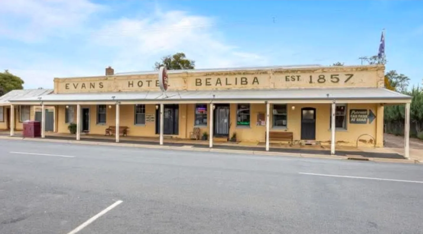 Evans Hotel Bed & Breakfast Bealiba — 第 3 张照片