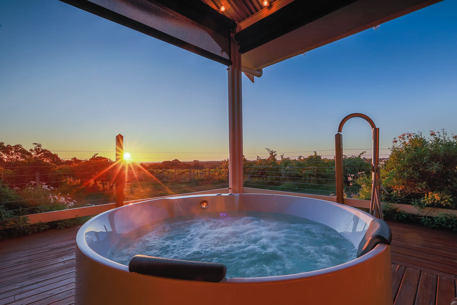 Sellicks Chills Vineyard Retreats - The Elephant Door